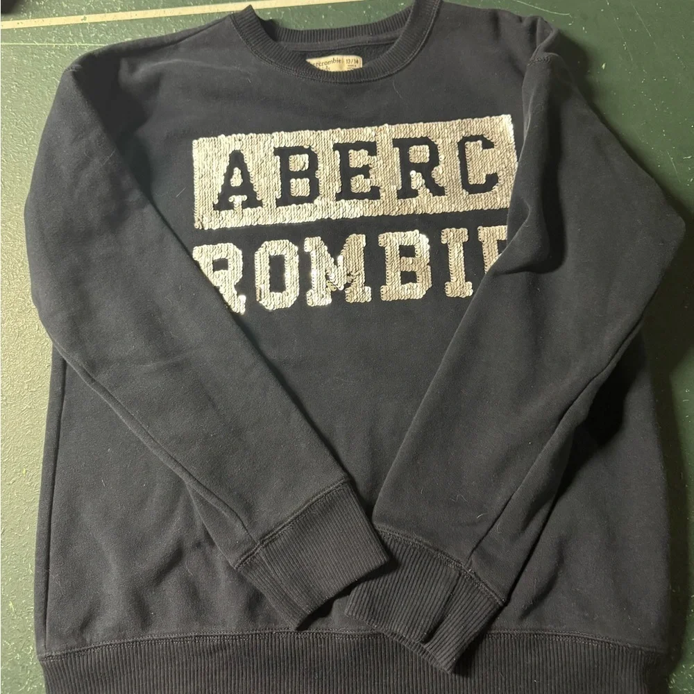 Abercrombie Kids Crewneck sequin sweater. Boys 13/14